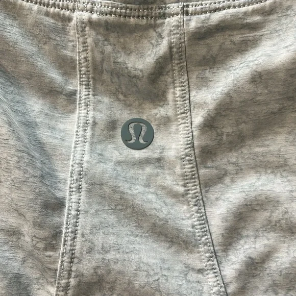 Lululemon NWOT Muscle Love Crop Tank Tough Grey Size 6 - Picture 3 of 9